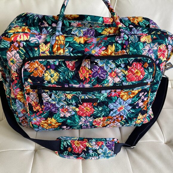 Vera Bradley Handbags - ⭐️HOST PICK⭐️ Vera Bradley Weekender Travel Bag-Like New